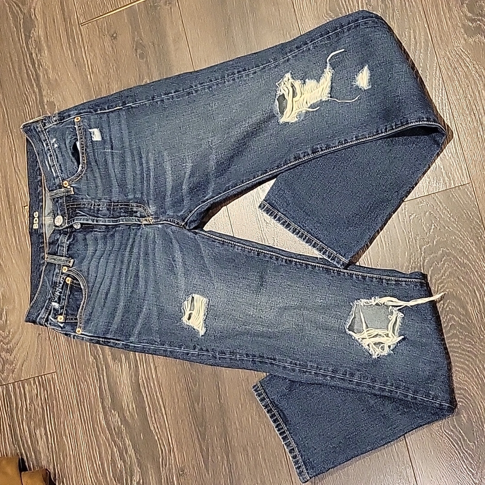 URBAN OUTFITTERS BDG 90S STYLE HIGH RISE BUTTON FLY DISTRESSED STRAIGHT JEANS